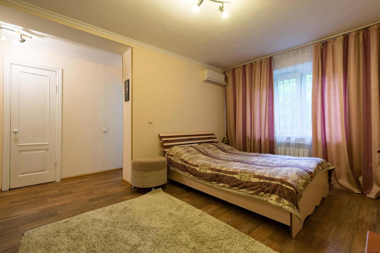 Apartment Nadezhda At Zheltoskan 77/79 Almaty Exterior foto
